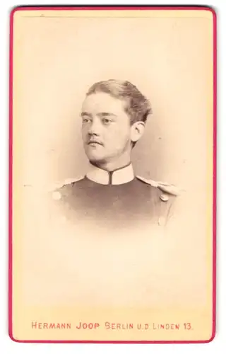 Fotografie Hermann Joop, Berlin, Unt. d. Linden 13, Lt. Witte von Helden der Central-Turn-Anstalt, Uniform Ulanen Rgt 13