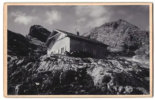 Fotografie Jos. Schmidt, Lofer / Salzbg., Ansicht Weissbach bei Lofer, Blcik auf die Passauer Schutzhütte am Gipfel