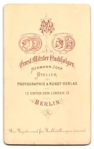 Fotografie Hermann Joop, Berlin, Unter den Linden 13, Offizier der Central-Turn-Anstalt in Uniform mit Pickelhaube, 1877
