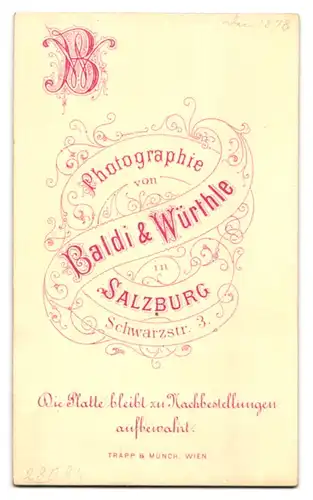 Fotografie Baldi & Würthle, Salzburg, Schwarzstr. 3, Portrait Mann im Anzug mit Fliege und Vollbart