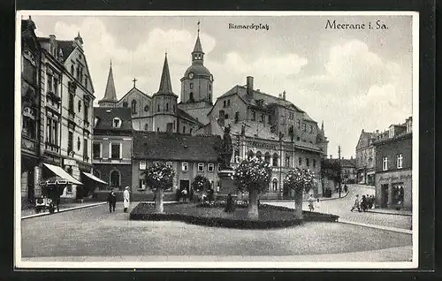 AK Meerane i. Sa., Bismarckplatz mit Geschäften und Denkmal