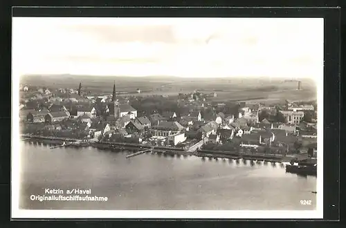 AK Ketzin an der Havel, Ortsansicht, Fliegeraufnahme von einem Luftschiff