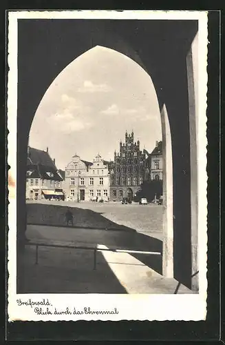 AK Greifswald, Blick durch das Ehrenmal