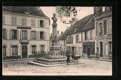 AK La Fertè-Alais, Place et Monument Carnot