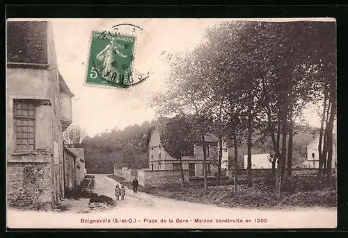 AK Boigneville, Place de la Gare-Maison construite en 1200