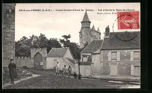 AK Briis-sous-Forges, Ancien Donjon d`Anne de Boleyn-Vue prise de la Place de l`Eglise