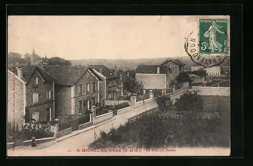 AK Saint-Michel-sur-Orge, La Rue des Ecoles