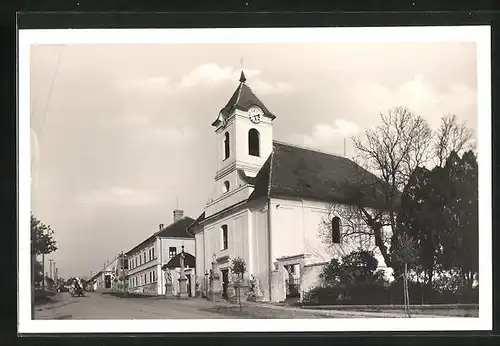 AK Zarosice, Strassenpartie mit Kirche