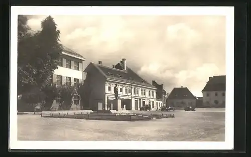 AK Straznice, Nàmesti s Monument