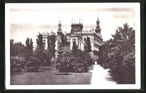 AK Göding / Hodonin, Gebäude mit Parkanlage