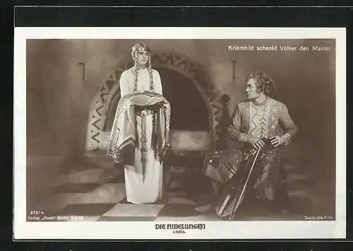 AK Die Nibelungen, I. Teil, Kriemhild schenkt Volker den Mantel