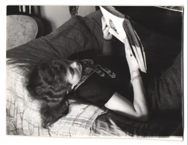26 Fotografien Erna Wolff, München, Bildhauer bei der Arbeit im Atelier, Musikerin spielt Zither, Kunstmalerin & Gemälde 14