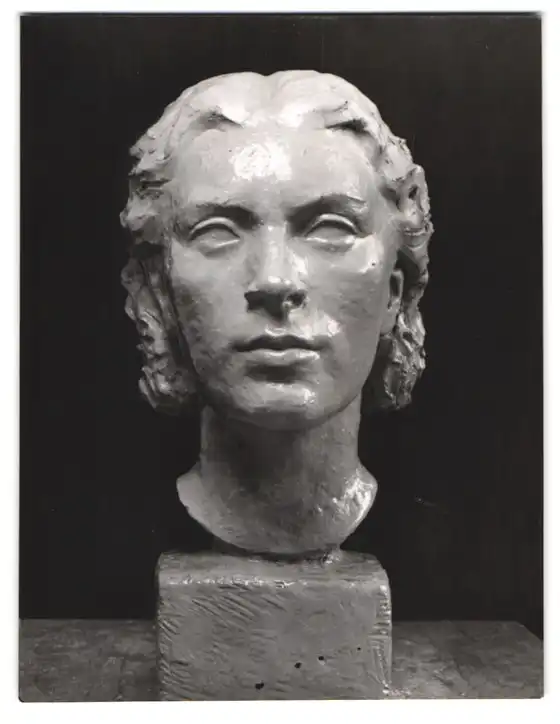 26 Fotografien Erna Wolff, München, Bildhauer bei der Arbeit im Atelier, Musikerin spielt Zither, Kunstmalerin & Gemälde 19