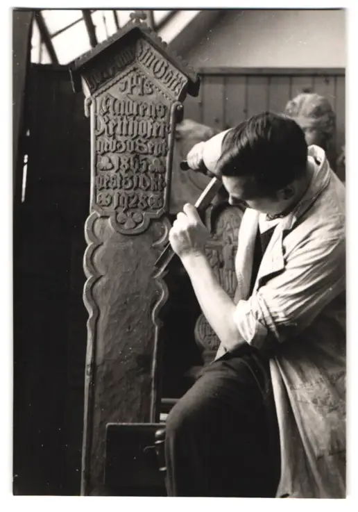 26 Fotografien Erna Wolff, München, Bildhauer bei der Arbeit im Atelier, Musikerin spielt Zither, Kunstmalerin & Gemälde 2