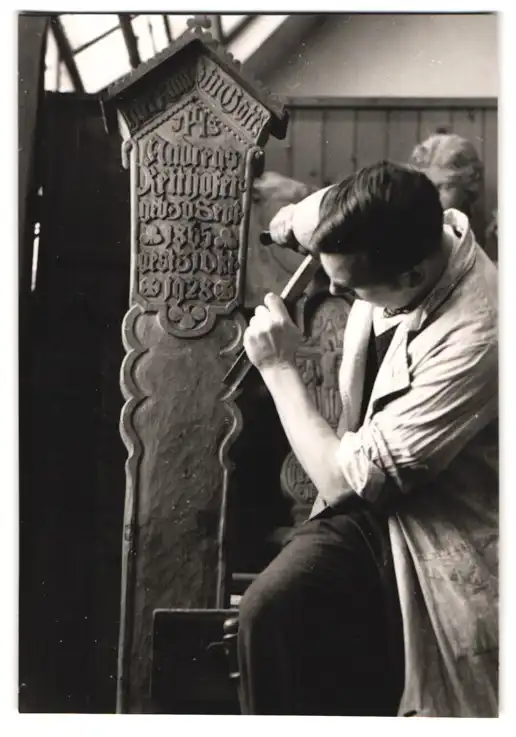 26 Fotografien Erna Wolff, München, Bildhauer bei der Arbeit im Atelier, Musikerin spielt Zither, Kunstmalerin & Gemälde 2