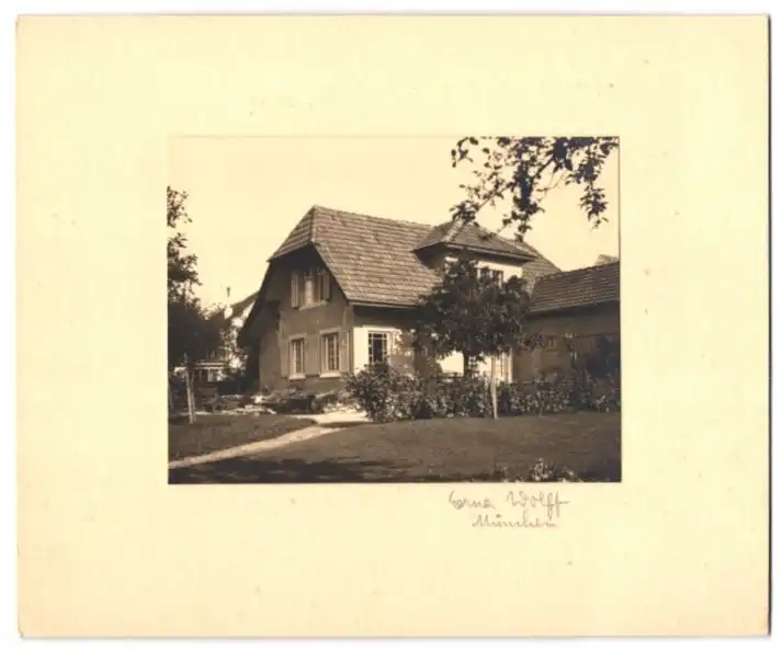 26 Fotografien Erna Wolff, München, Bildhauer bei der Arbeit im Atelier, Musikerin spielt Zither, Kunstmalerin & Gemälde 22