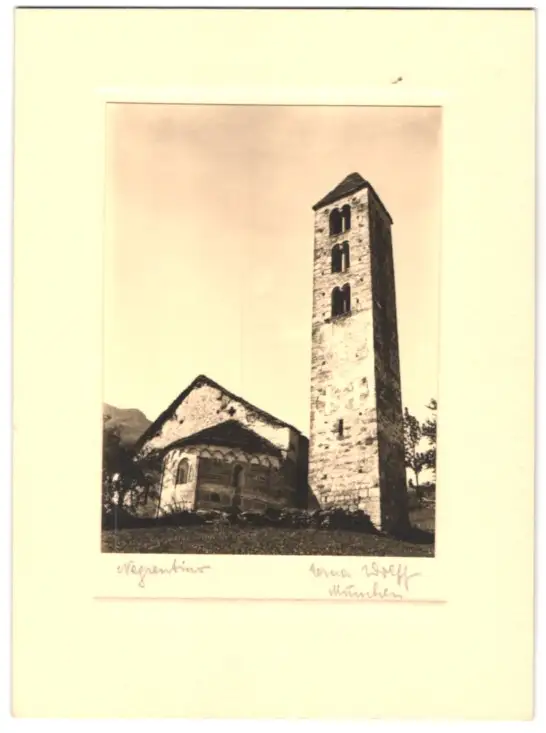 26 Fotografien Erna Wolff, München, Bildhauer bei der Arbeit im Atelier, Musikerin spielt Zither, Kunstmalerin & Gemälde 24