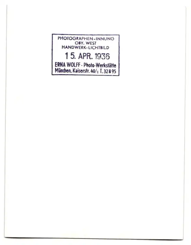 26 Fotografien Erna Wolff, München, Bildhauer bei der Arbeit im Atelier, Musikerin spielt Zither, Kunstmalerin & Gemälde 28