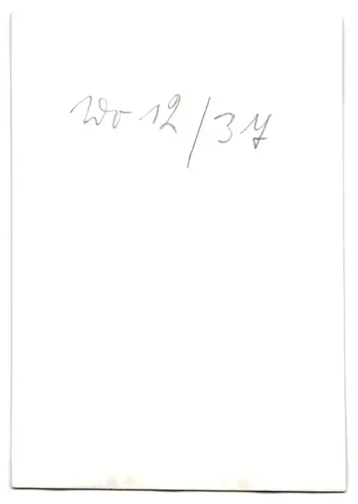 26 Fotografien Erna Wolff, München, Bildhauer bei der Arbeit im Atelier, Musikerin spielt Zither, Kunstmalerin & Gemälde 29