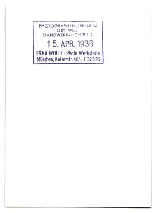 26 Fotografien Erna Wolff, München, Bildhauer bei der Arbeit im Atelier, Musikerin spielt Zither, Kunstmalerin & Gemälde 31