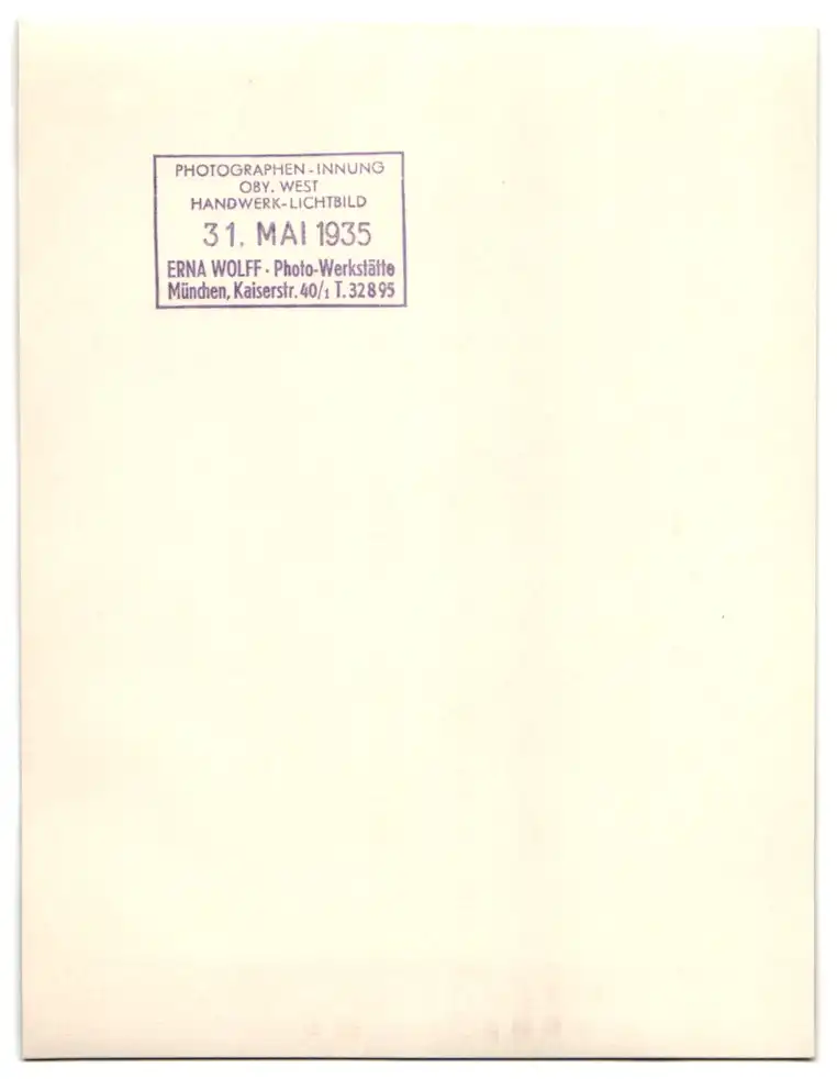 26 Fotografien Erna Wolff, München, Bildhauer bei der Arbeit im Atelier, Musikerin spielt Zither, Kunstmalerin & Gemälde 32