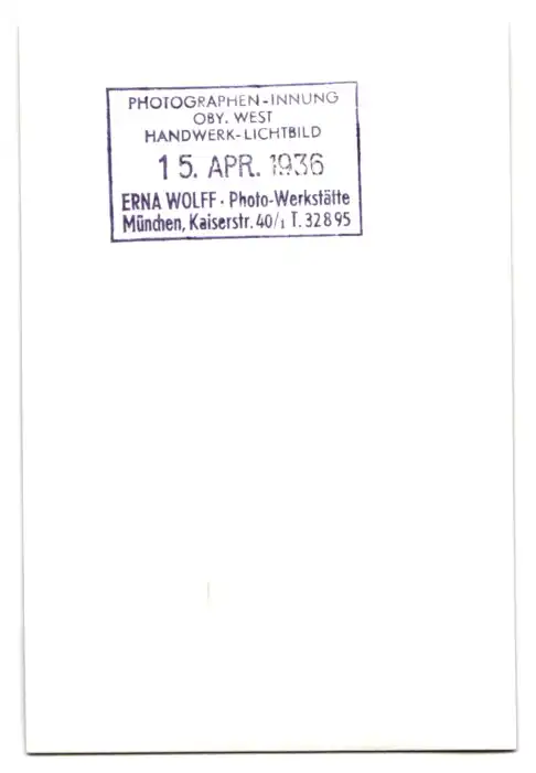 26 Fotografien Erna Wolff, München, Bildhauer bei der Arbeit im Atelier, Musikerin spielt Zither, Kunstmalerin & Gemälde 33