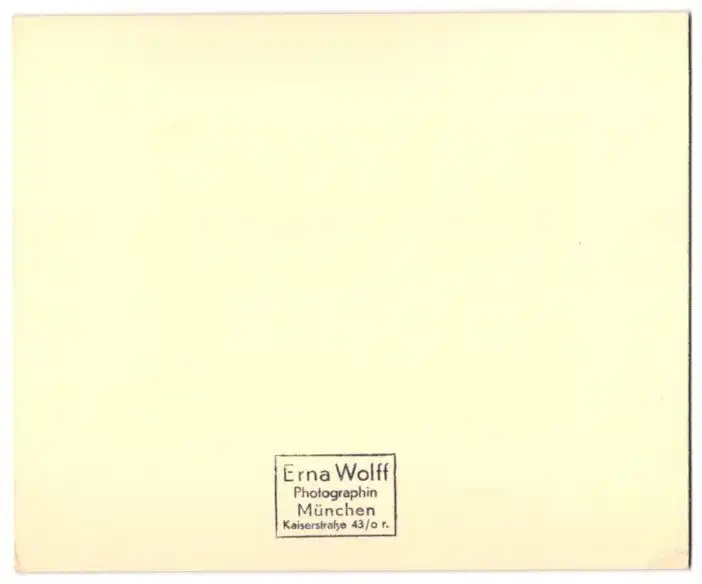 26 Fotografien Erna Wolff, München, Bildhauer bei der Arbeit im Atelier, Musikerin spielt Zither, Kunstmalerin & Gemälde 35