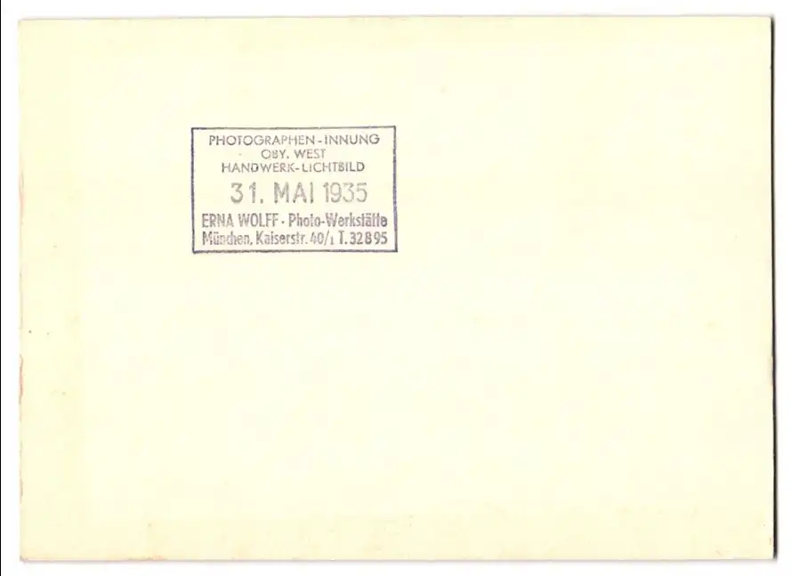 26 Fotografien Erna Wolff, München, Bildhauer bei der Arbeit im Atelier, Musikerin spielt Zither, Kunstmalerin & Gemälde 46