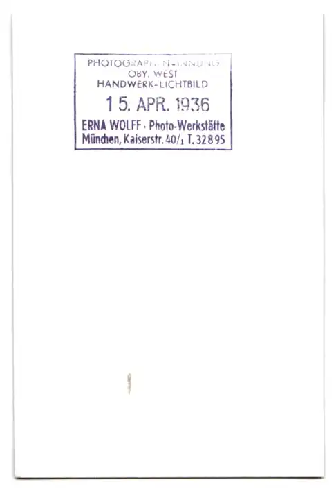 26 Fotografien Erna Wolff, München, Bildhauer bei der Arbeit im Atelier, Musikerin spielt Zither, Kunstmalerin & Gemälde 50