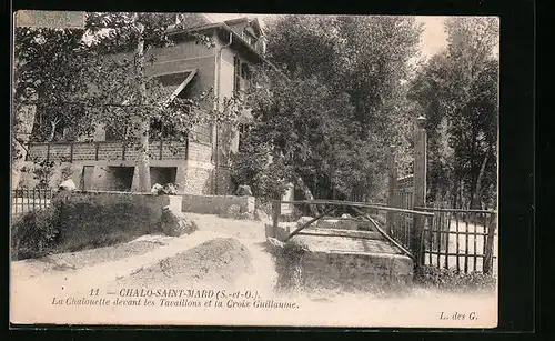 AK Chalo-Saint-Mard, La Chalouette devant les Tavaillons et la Croix Guillaume