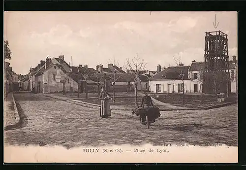 AK Milly, Place de Lyon