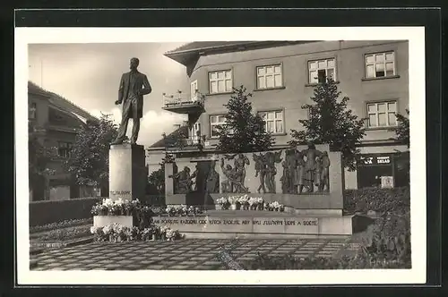 AK Göding / Hodonin, Masaryk Denkmal