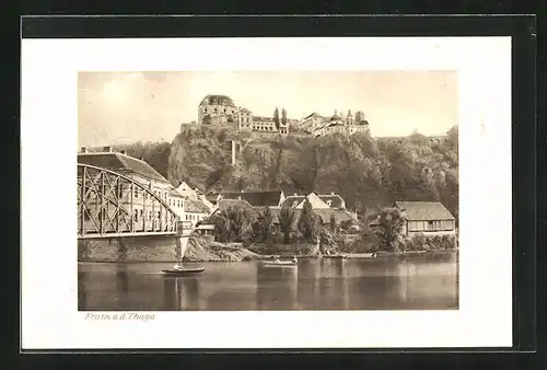 AK Frain a. d. Thaya, Ortspartie mit Brücke, Blick zum Schloss