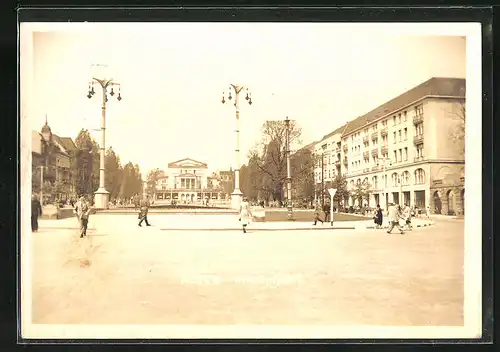 AK Posen / Poznan, Passanten auf dem Wilhelmplatz