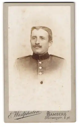 Fotografie E. Westphalen, Bamberg, Steinwegstrasse 6, Herr mit Schnauzbart in Uniform