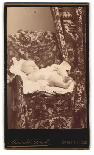 Fotografie Alexander Schmidt, Oberstein-Idar, Baby liegt im Sessel
