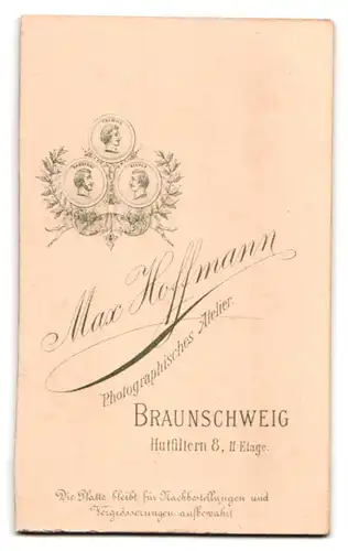 Fotografie Max Hoffmann, Braunschweig, Hutfiltern 8, Portrait eleganter Herr mit Schnauzbart