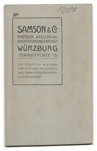 Fotografie Samson & Co., Würzburg, Marktplatz 15, Portrait süsses Kleinkind im weissen Hemd