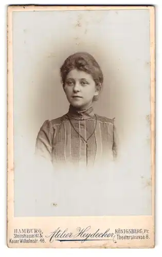 Fotografie Ottmar Heydecker, Hamburg, Steinstrasse 147, Portrait junge Dame in modischer Kleidung