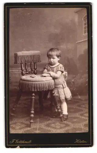 Fotografie F. Gotthardt, Höxter, Portrait kleines Kind im Kleid