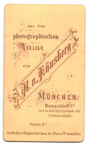 Fotografie A. v. Künsberg, München, Blumenstrasse 11 a, Portrait junge Dame mit Kreuzkette