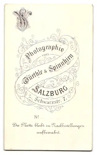 Fotografie Würthle & Spinnhirn, Salzburg, Schwarzstrasse 7, Frau in schlichter Kleidung mit hochgestecktem Haar