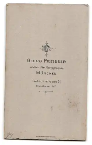 Fotografie Georg Preisser, München, Dachauerstrasse 21, Junge Frau mit grosser Nase in hübschem Klein