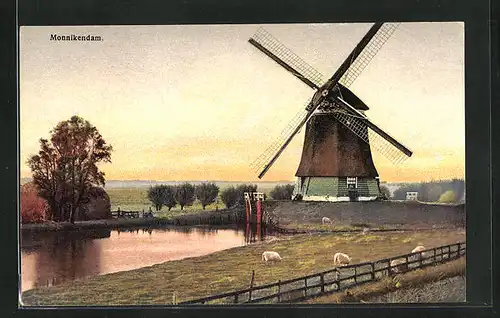 Künstler-AK Photochromie Nr. 2933: Monnikendam, Windmühle, Schafe grasen am Entwässerungsgraben
