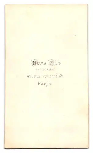 Fotografie Numa Fils, Paris, Rue Vivienne 49, Portrait Herr im feinen Anzug mit Moustache