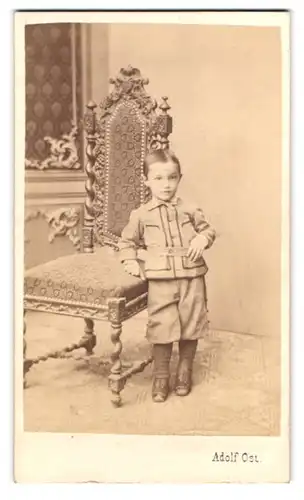Fotografie Adolf Ost, Wien, Strauchgasse 1, Portrait junger Knabe Gustl Seling im Anzug