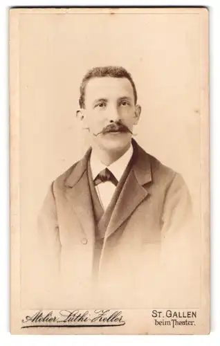 Fotografie Atelier Lüthi-Zeller, St. Gallen, Beim Theater, Portrait, Mann mit Zwirbelbart