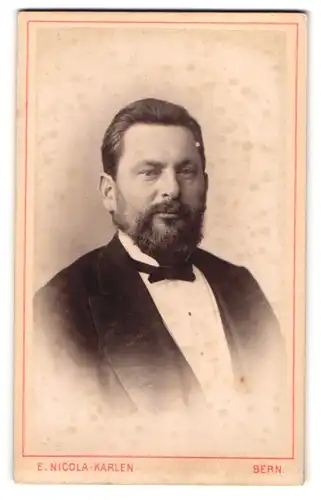 Fotografie E. Nicola-Karlen, Bern, roth Quartier 184, Portrait, Mann mit prächtigem Vollbart