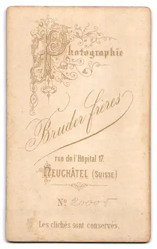 Fotografie Bruder Frères, Neuchâtel, Rue de l`Hôpital 17, Portrait, Bursche mit Oberlippenflaum