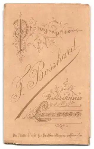 Fotografie F. Bosshard, Lenzburg, Bahnhofstrasse, Portrait, Kleines Mädchen mit kurzem Haar